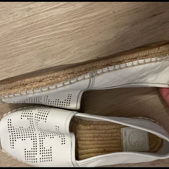 Tory Burch white mini ballet flats. Lightweight comfy . - Picture 2 of 8